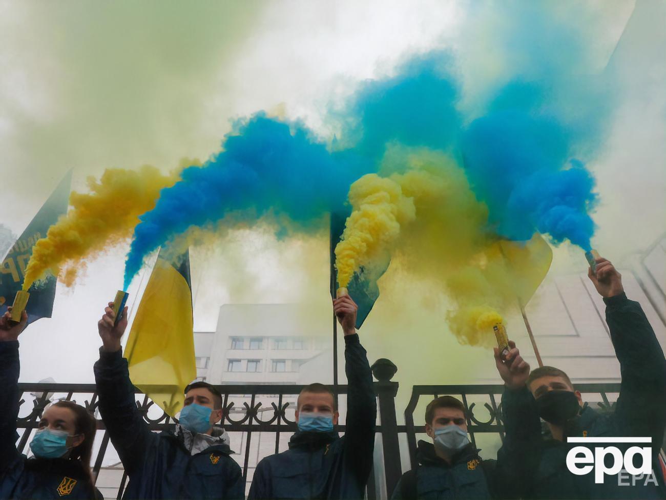 27 жовтня КC України скасував частину положень антикорупційних законів