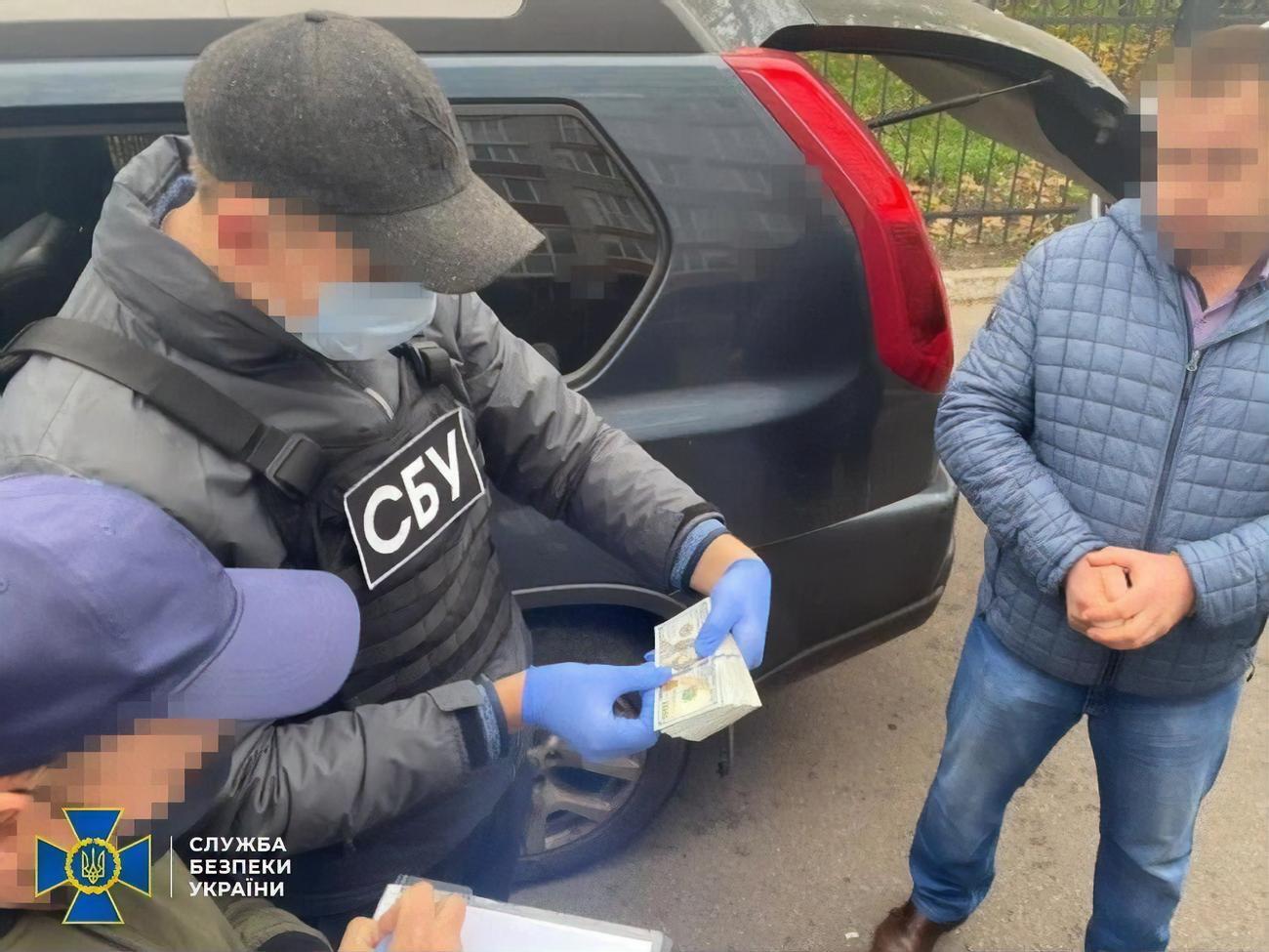 СБУ задержала председателя Черниговской РГА Сергея Журмана во время получения $10 тыс.