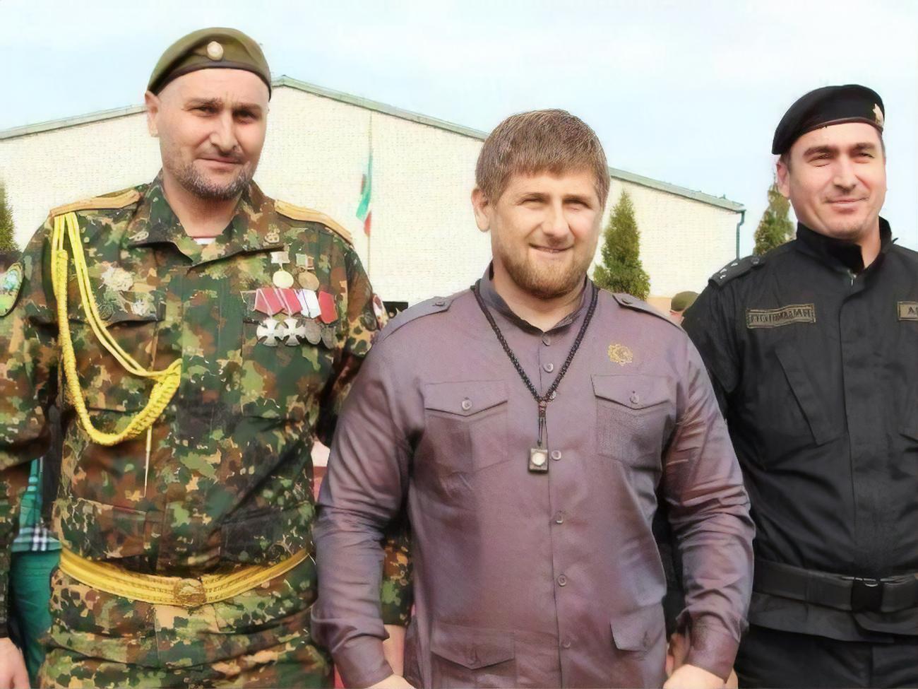 Геремеев на фото слева