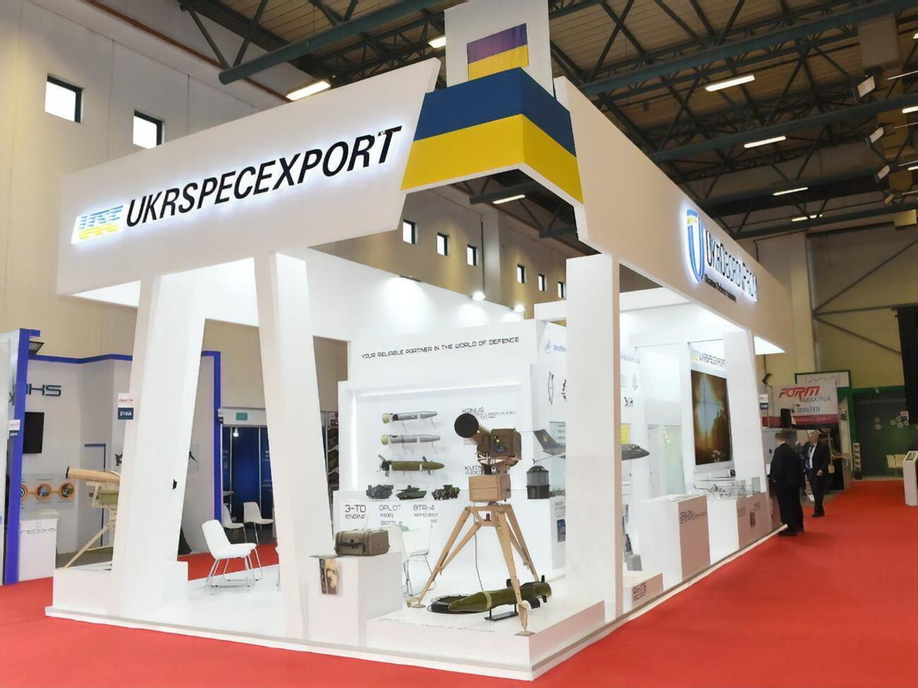 За інформацією ЗМІ, "Укрспецекспорт" не виконав доручення президента і відправив до Азербайджану літак із комплектуванням для П-18