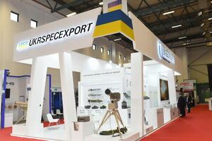 За інформацією ЗМІ, "Укрспецекспорт" не виконав доручення президента і відправив до Азербайджану літак із комплектуванням для П-18