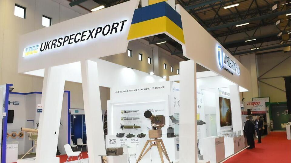 За інформацією ЗМІ, "Укрспецекспорт" не виконав доручення президента і відправив до Азербайджану літак із комплектуванням для П-18