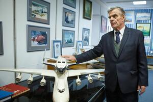 Із 1969 року Бичков працює інженером-технологом "Антонова"