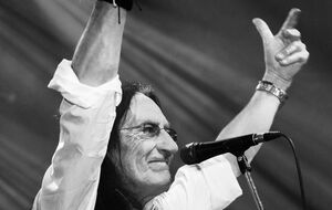 Хенсли умер в окружении своей семьи