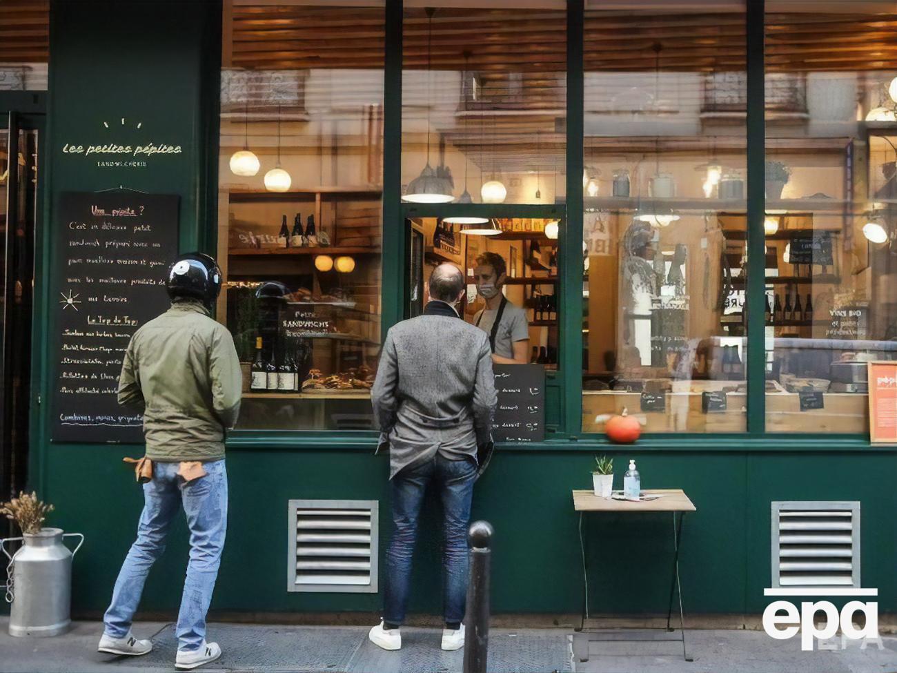 В Париже введут новые карантинные ограничения