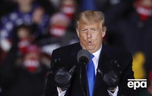 Трамп (на фото) поки відстає від Байдена