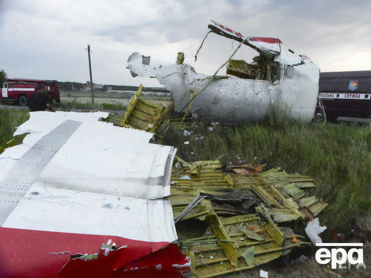 Boeing 777, який летів з Амстердама в Куала-Лумпур рейсом MH17, зазнав аварії 17 липня 2014 року в Донецькій області