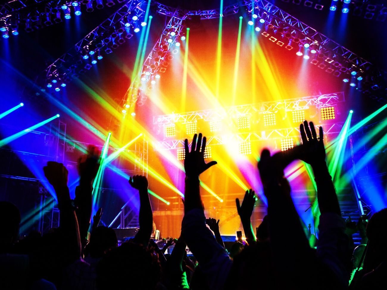 Із понеділка в Україні закриють нічні клуби