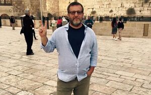 Жванецкий – это часть меня. И теперь он умер. Но я-то еще жив! И в этом смысле жив и он. Хоть и умер
