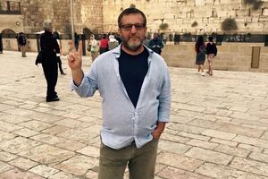 Жванецкий – это часть меня. И теперь он умер. Но я-то еще жив! И в этом смысле жив и он. Хоть и умер