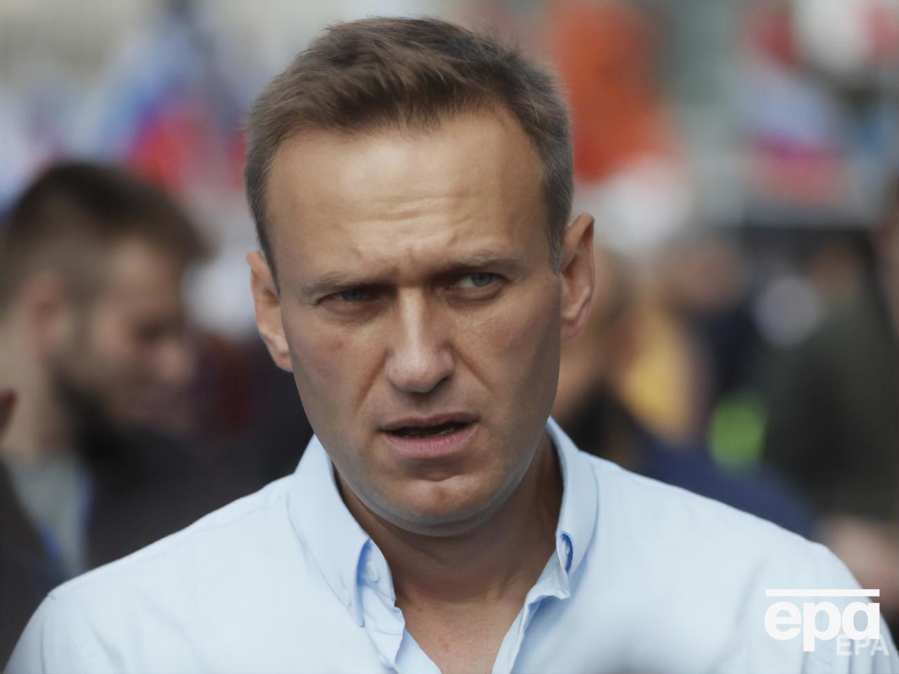 Навальный пробыл в коме 18 дней, но российские врачи говорят о "нарушении углеводного обмена" как о его основном диагнозе