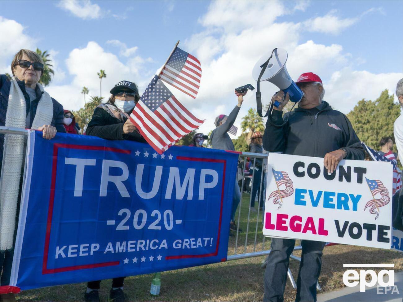 Сторонники Трампа говорят, что проблема с машинами для голосования привела к отклонению части голосов