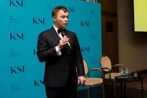 Милованов: Якщо вам не подобається президент, включайтеся в політичну роботу