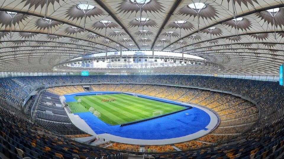 Матч відбувається на НСК "Олімпійський"