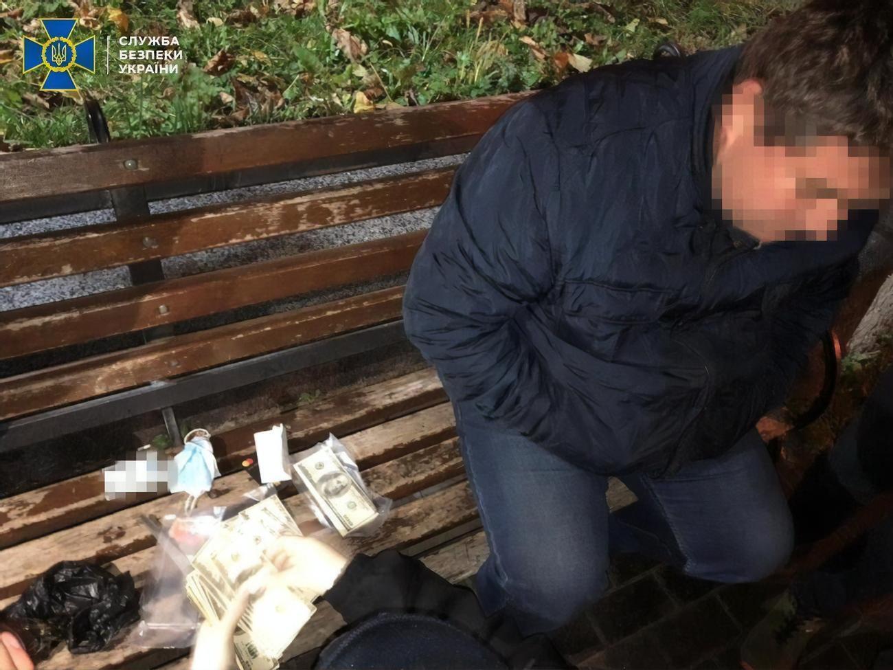 Сотрудника полиции задержали при получении первой части неправомерной выгоды в размере&nbsp;$25 тыс.