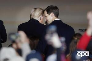 Кушнер (на фото справа) является зятем Трампа