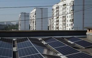 Жители дома ежемесячно получают за аренду крыши более 4000 грн