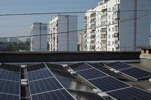 Мешканці будинку щомісяця отримують за оренду даху понад 4000 грн
