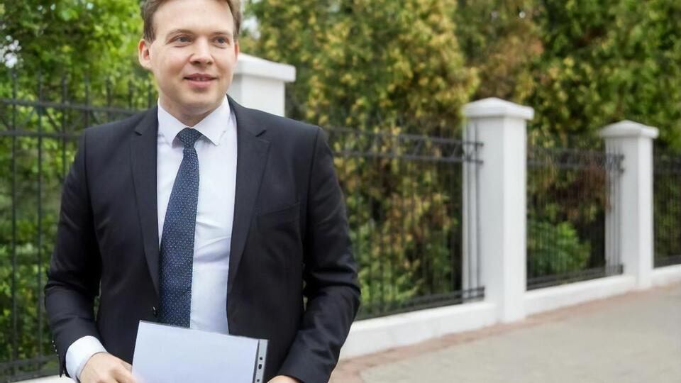 Знака задержали 9 сентября