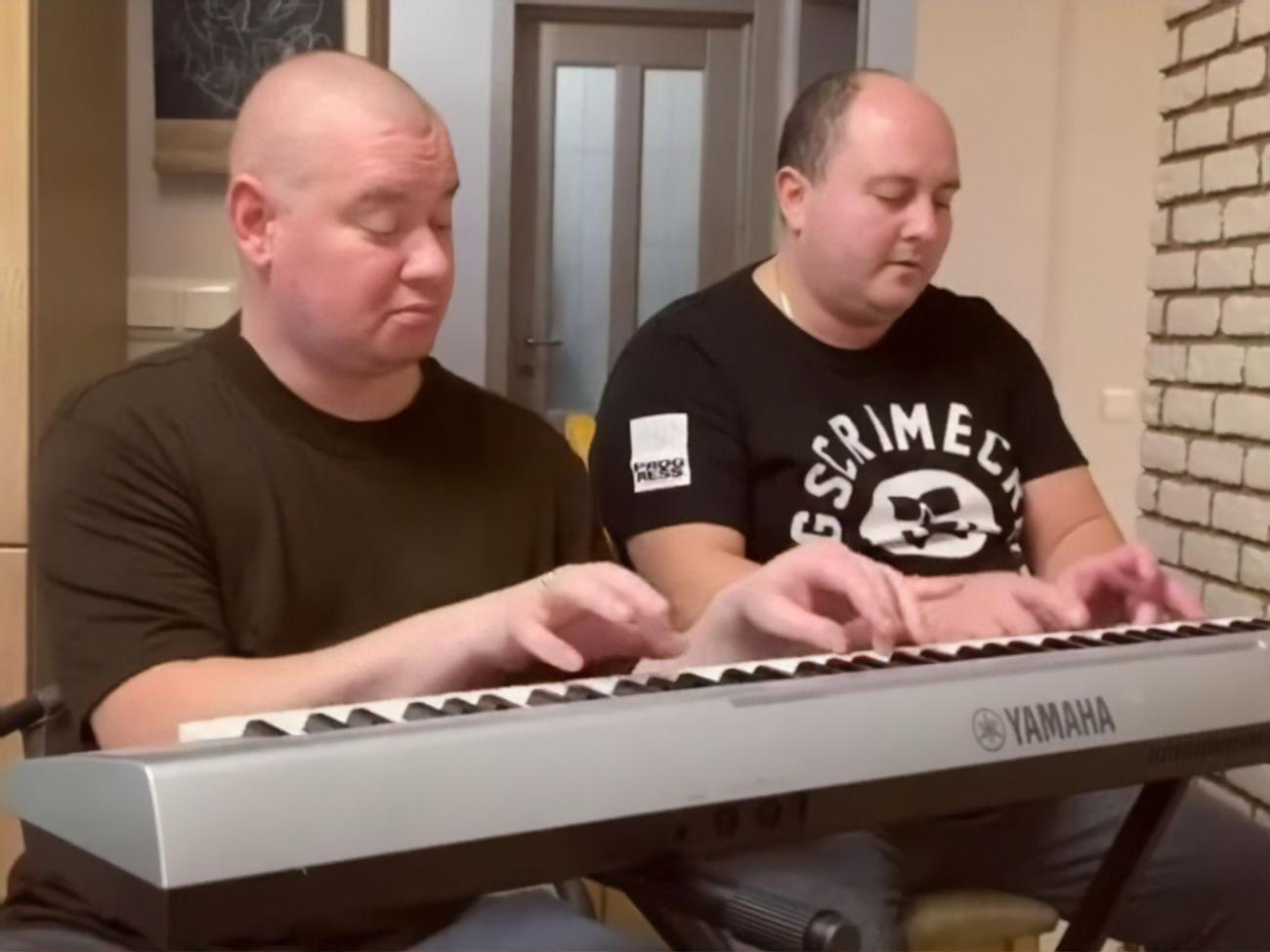 Ткач (справа) сыграл с Кошевым в две руки