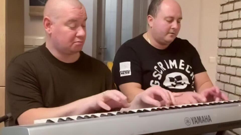 Ткач (справа) сыграл с Кошевым в две руки
