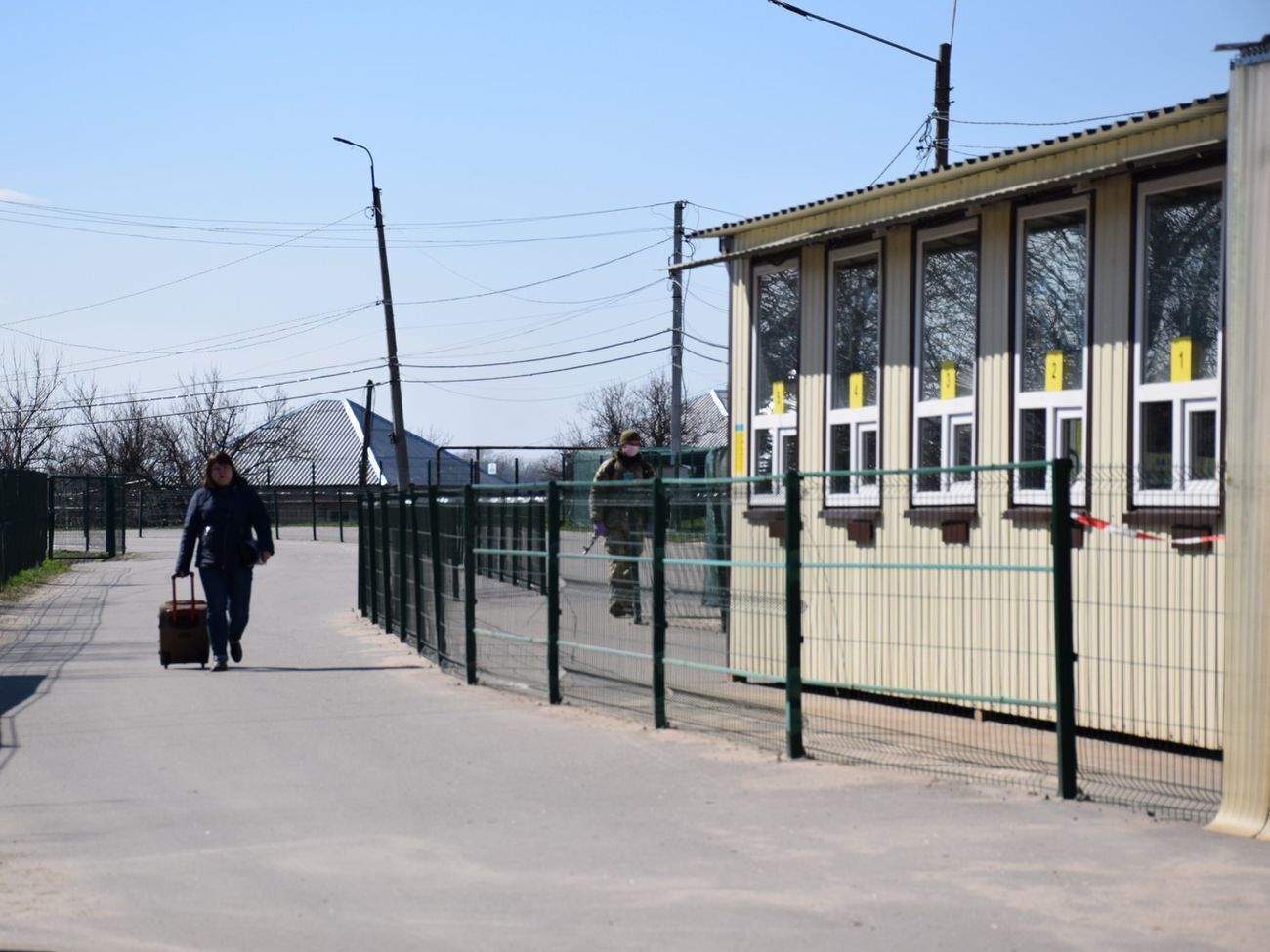 Представители ОРЛО говорят, что украинская сторона не согласовала с ними график работы пунктов пропуска