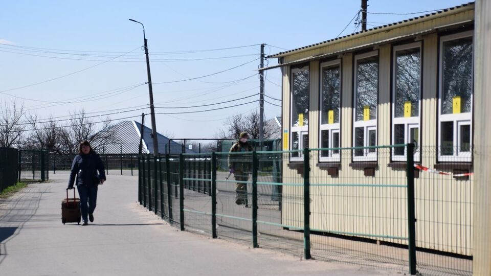 Представители ОРЛО говорят, что украинская сторона не согласовала с ними график работы пунктов пропуска