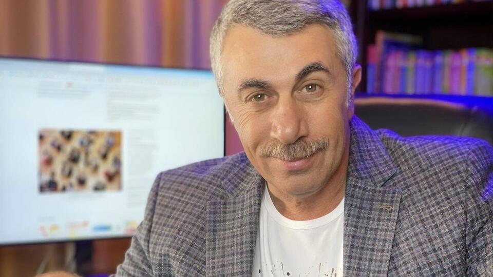 Комаровский: Портрет с котом на фоне портрета без кота...