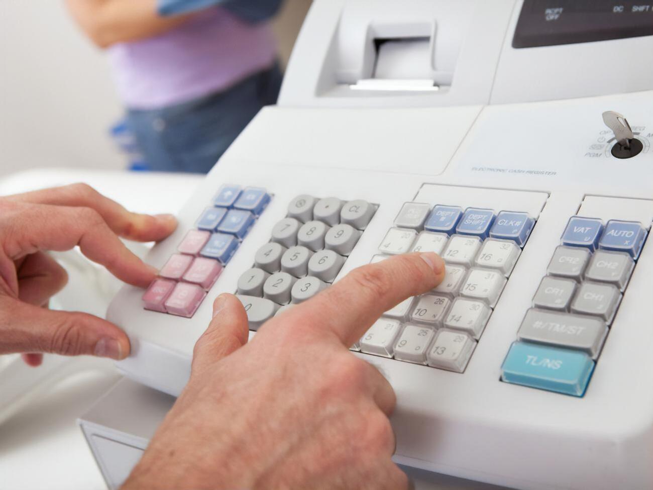 Законопроект предлагает отменить штрафы за отсутствие предварительного программирования товаров в РРО