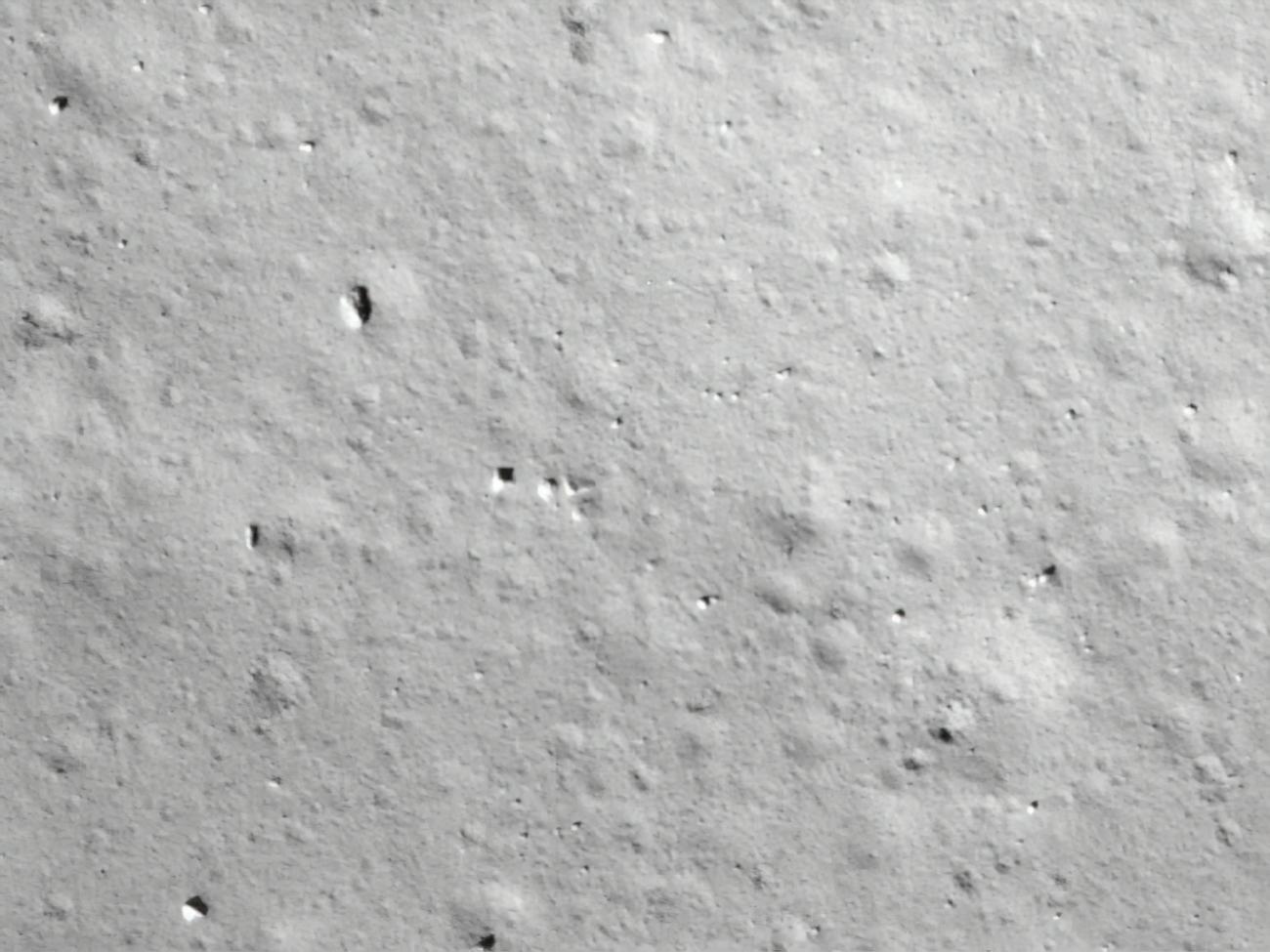 Этот снимок сделал китайский зонд при посадке на Луну