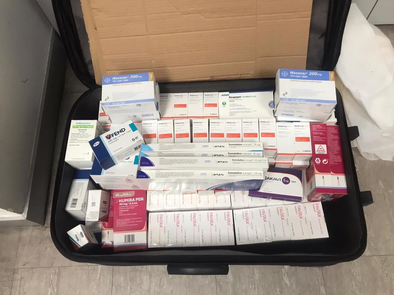 У гражданина Турции в чемодане нашли 240 упаковок медпрепаратов