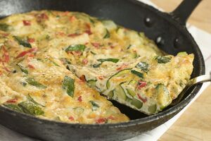 Для приготовления фриттаты понадобятся яйца