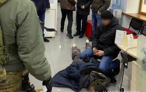 С захватчиком вели переговоры два сотрудника полиции и КОРД