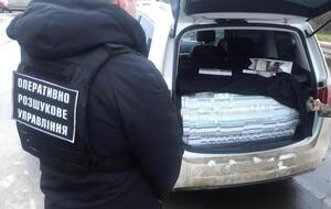 У багажному відділенні автомобіля виявили сигарети без акцизних марок