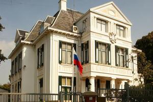 Дипломати працювали в російському посольстві в Гаазі