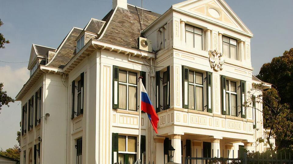 Дипломати працювали в російському посольстві в Гаазі