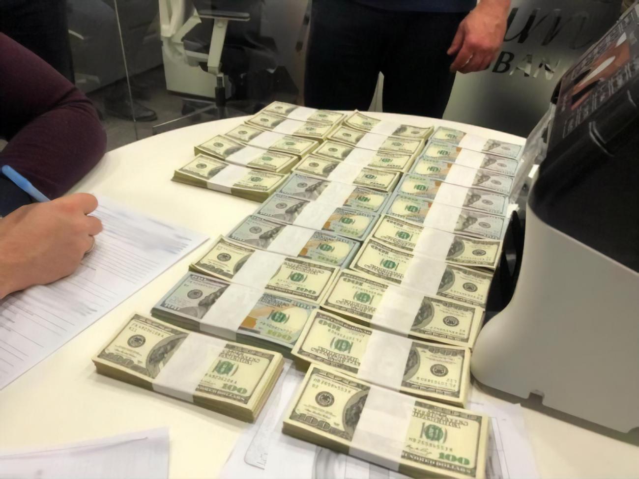 Чиновника затримали 10 грудня