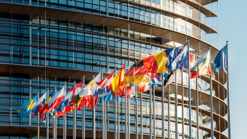 Финансовый пакет призван остановить мощный экономический спад в ЕС