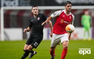 Игроки "Зари" (на фото – в черной форме) забить не смогли