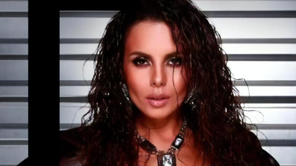 NK: Ждала пятницы, чтобы презентовать вам новую танцевальную версию вашего любимого трека!