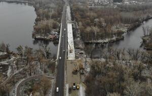 Мокрый снег в Киеве убирали колонны спецтехники