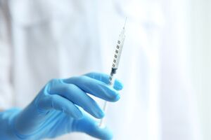 Вакцинацию в Украине рассчитывают начать в марте 2021 года