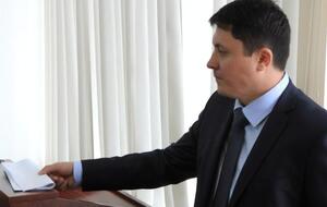 Портал пише, що Бойчук під час роботи в Міністерстві енергетики критикував керівників НАК "Нафтогаз України" Андрія Коболєва і Юрія Вітренка