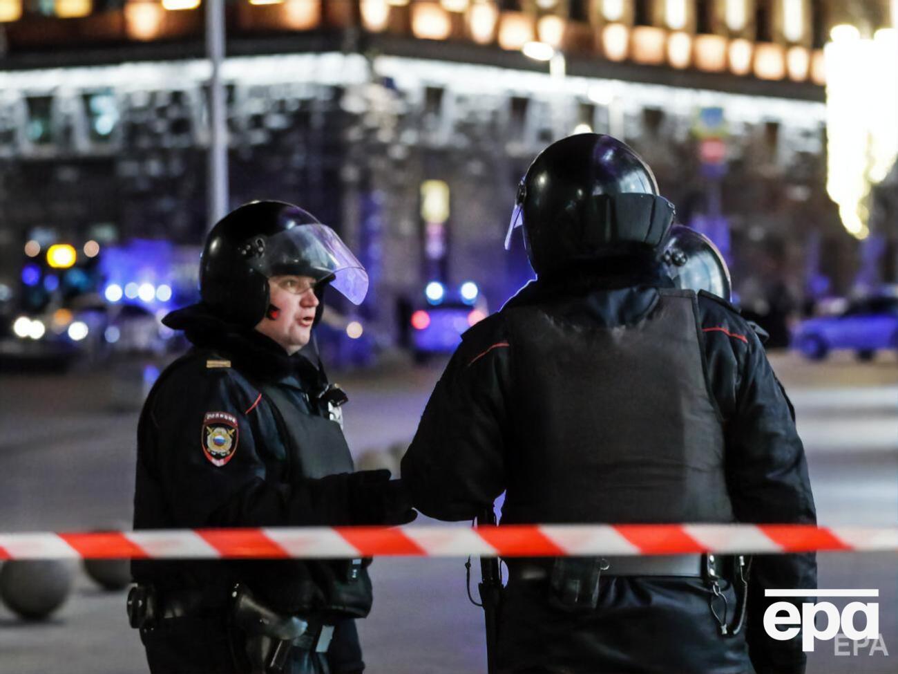Невідомий увірвався у двір ФСБ і кинувся на співробітників
