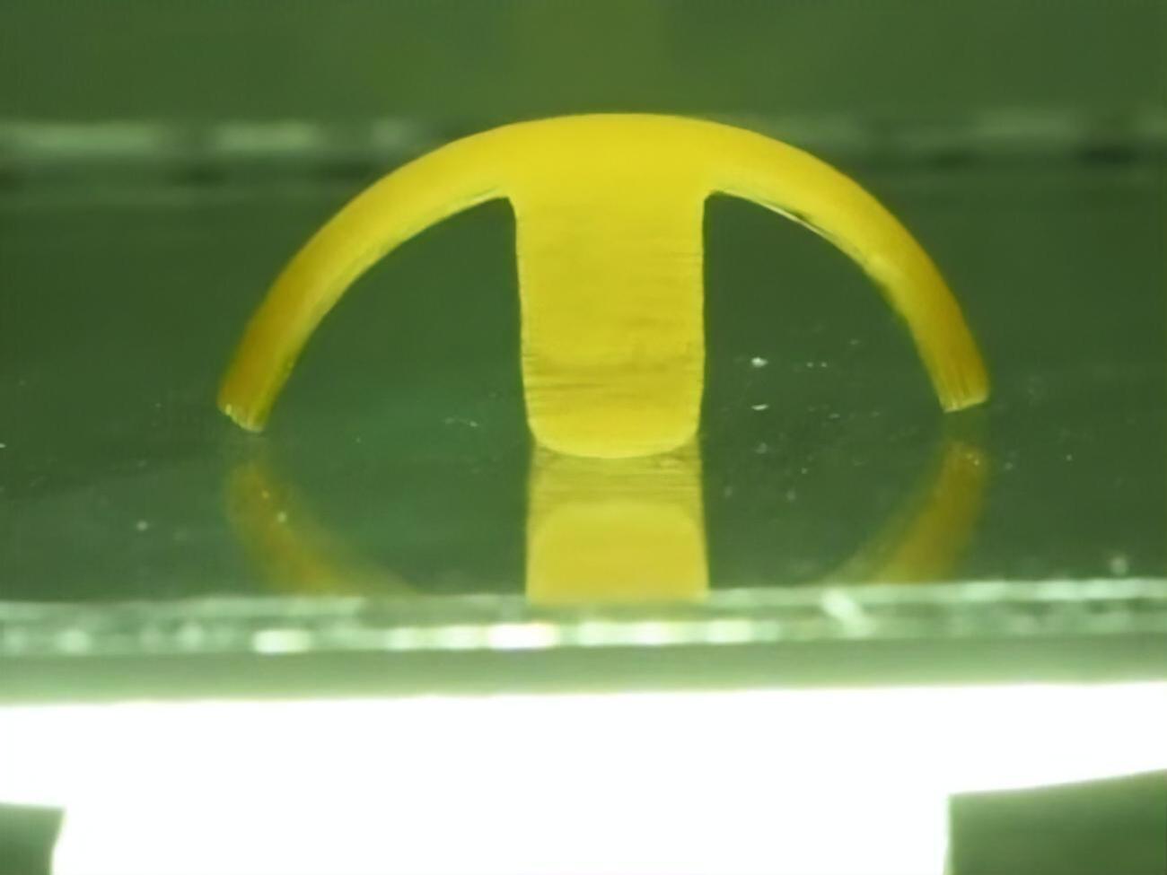 Робот двигается благодаря свету и магнитному полю