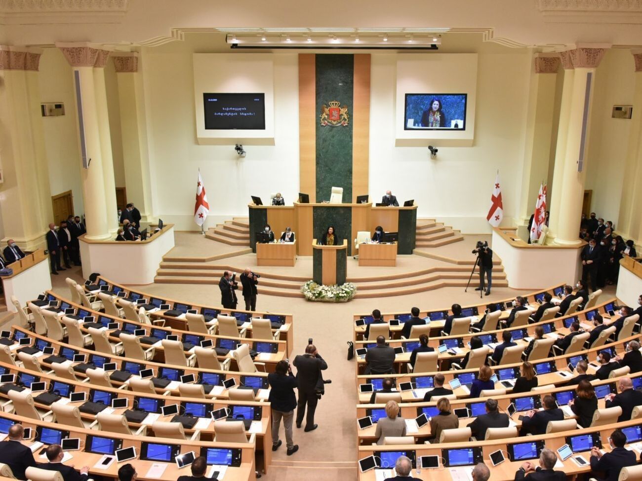 Опозиція не прийшла на перше засідання парламенту нового скликання