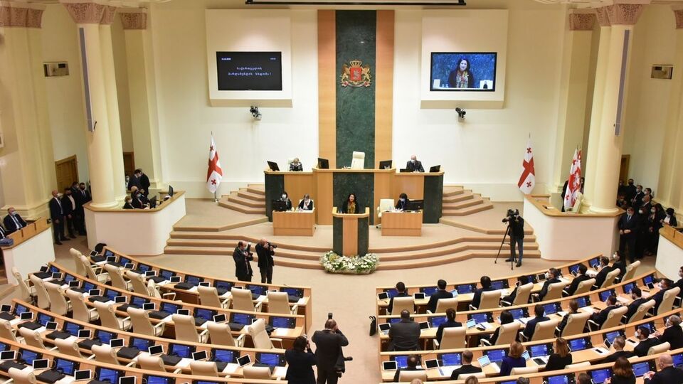Опозиція не прийшла на перше засідання парламенту нового скликання