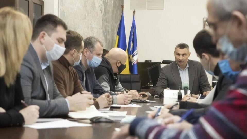 Кличко вимагає від комунальників працювати цілодобово