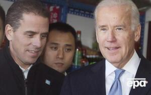 Гантер Байден (ліворуч) перебуває під слідством у справі про сплату податків