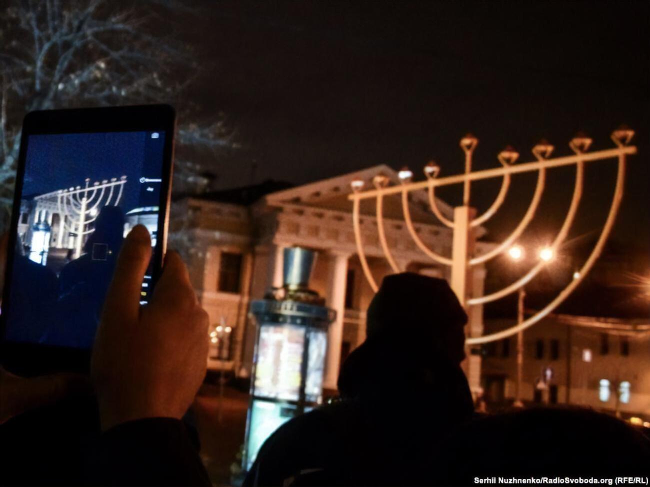 Чоловік хотів повалити ханукію вдруге 11 грудня
